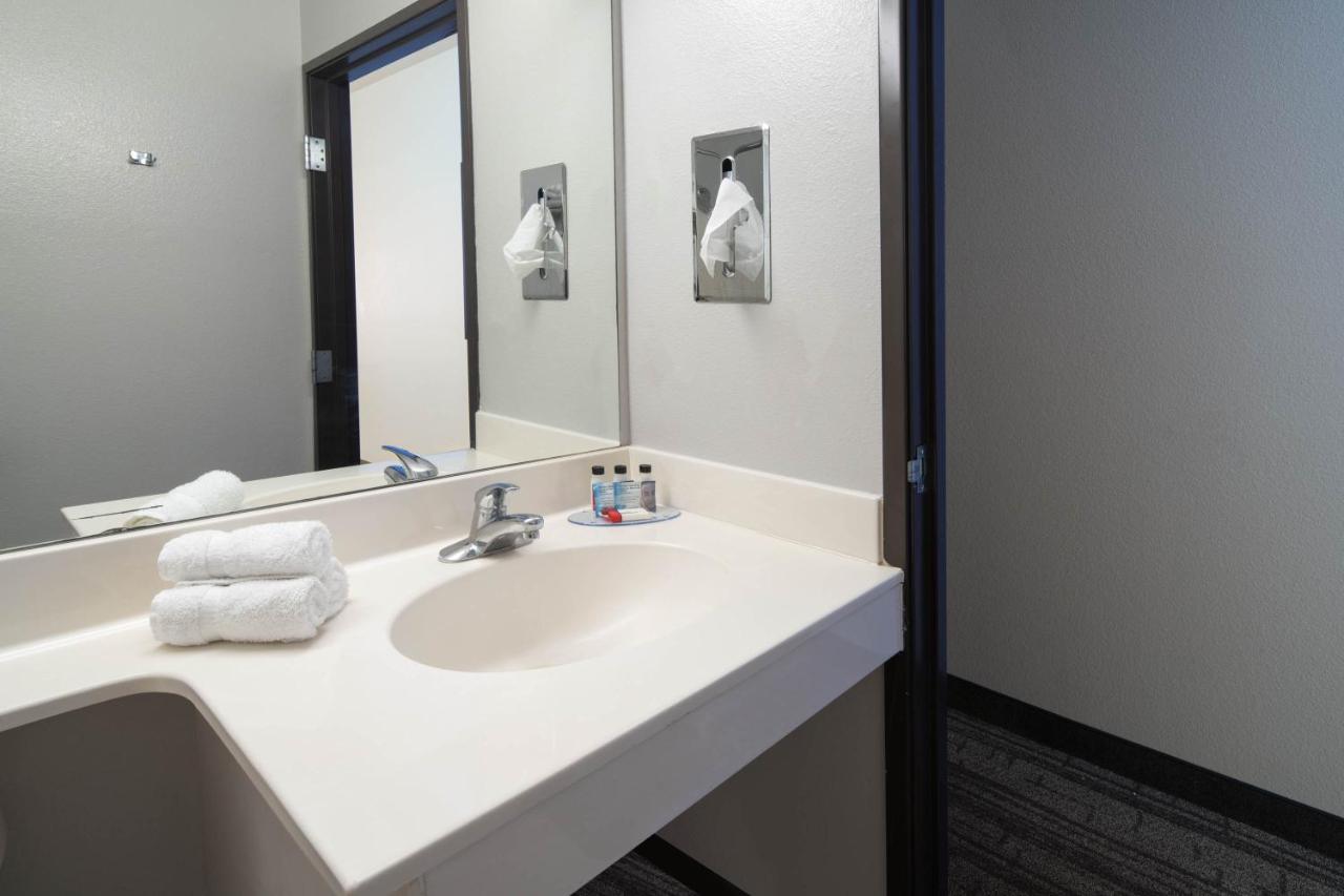 King Room - Accessible/Non-Smoking at Baymont by Wyndham Las Vegas South Strip