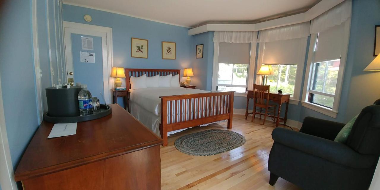 Queen Room with Balcony at Asticou Inn