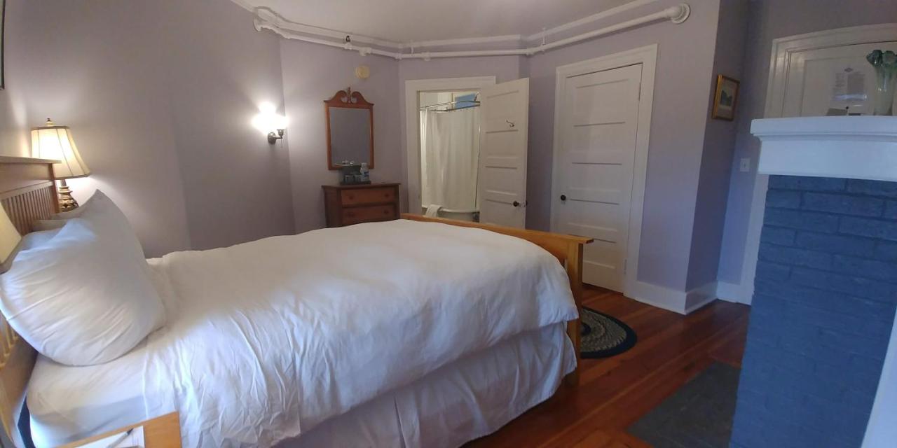 Asticou Inn