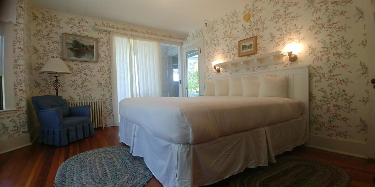 King Room with Balcony at Asticou Inn