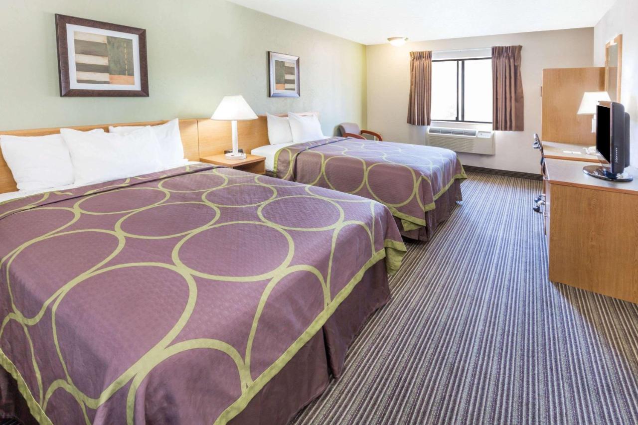 Queen Room with Two Queen Beds - Pet Friendly/Non-Smoking at Super 8 by Wyndham Bend