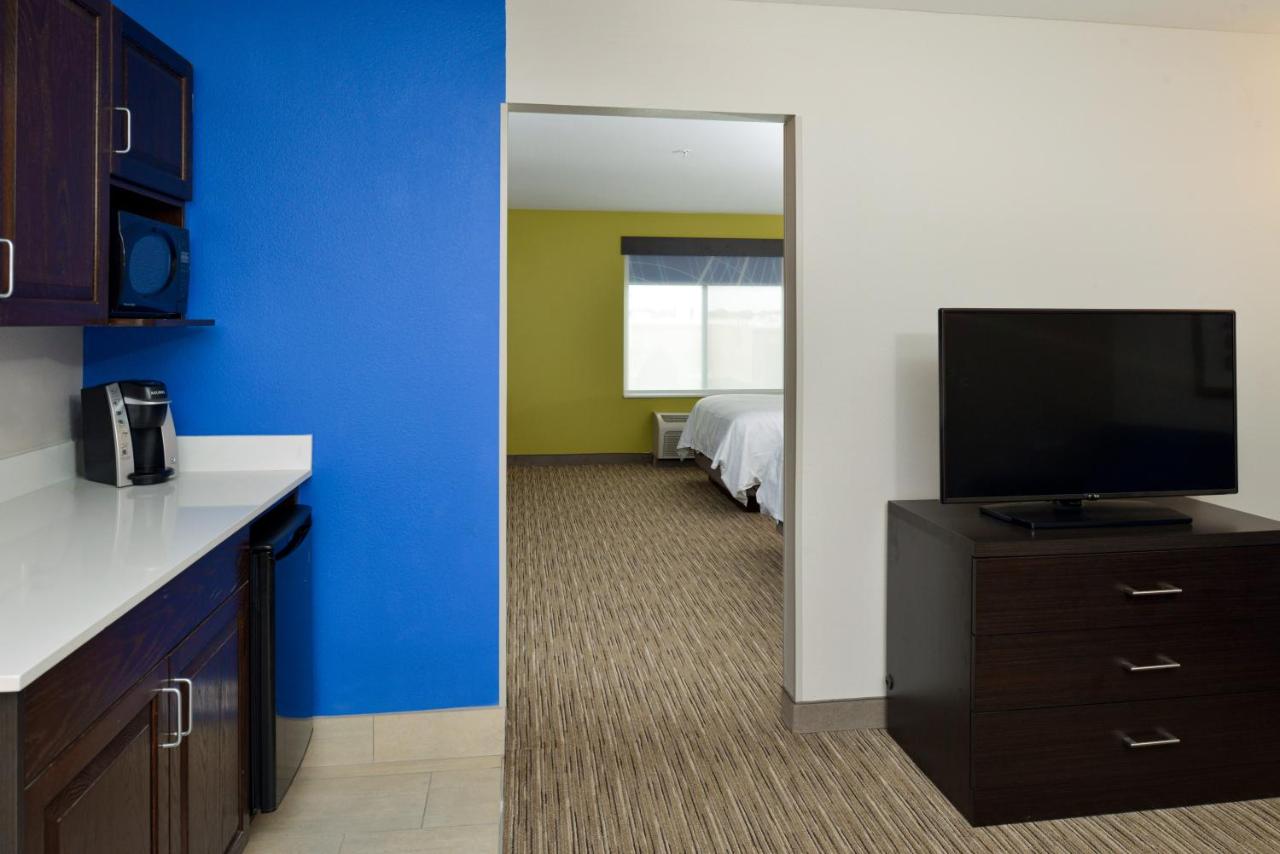 Queen Suite with Two Queen Beds - Non-Smoking at Holiday Inn Express & Suites Pueblo North by IHG
