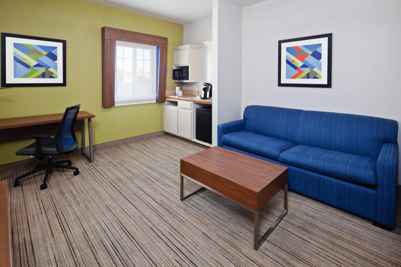 One-Bedroom King Suite - Non-Smoking at Holiday Inn Express & Suites Tulare by IHG