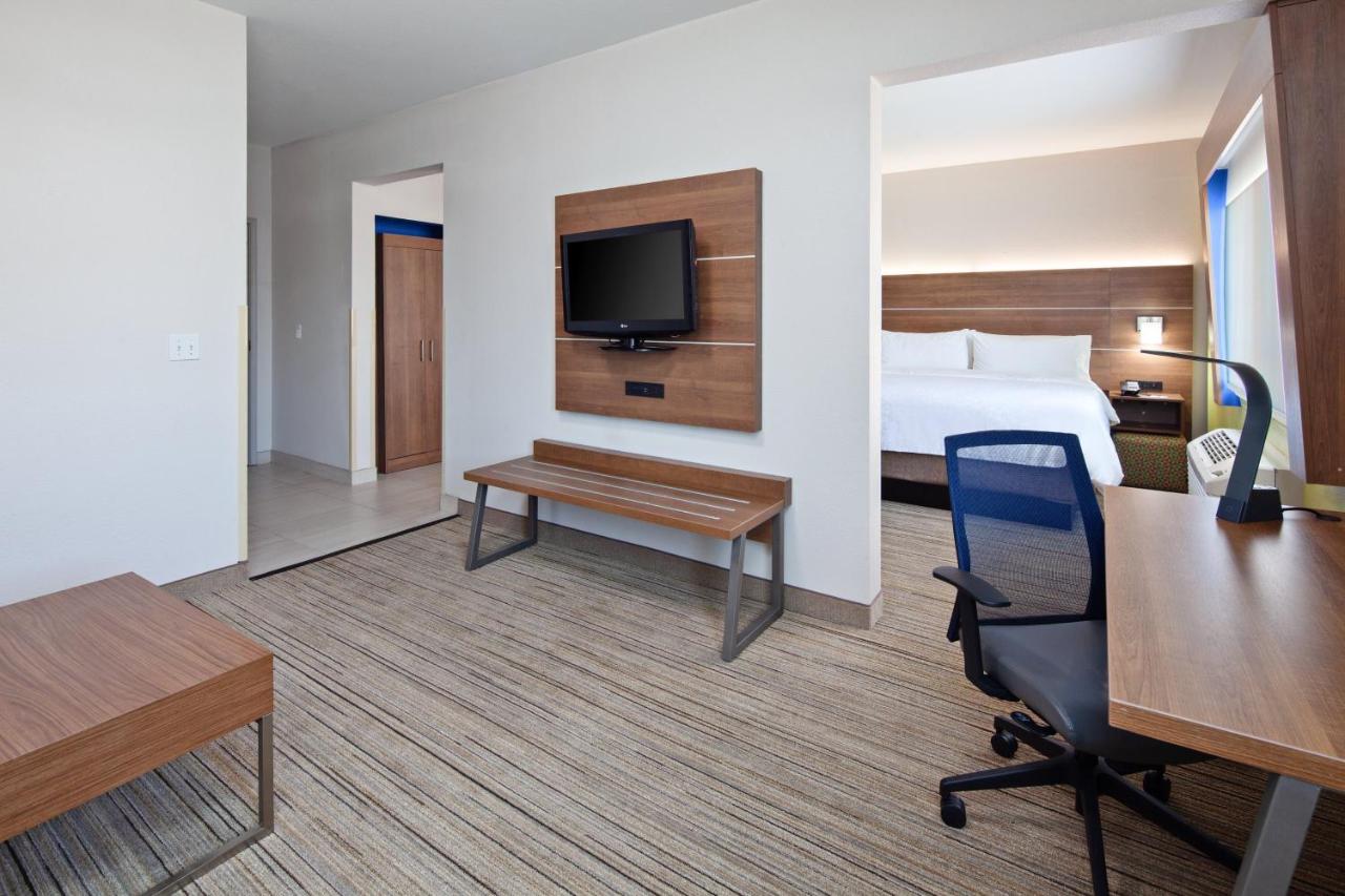 One-Bedroom King Suite - Non-Smoking at Holiday Inn Express & Suites Tulare by IHG