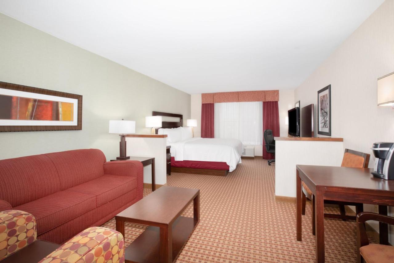King Suite at Holiday Inn Express & Suites Gillette by IHG