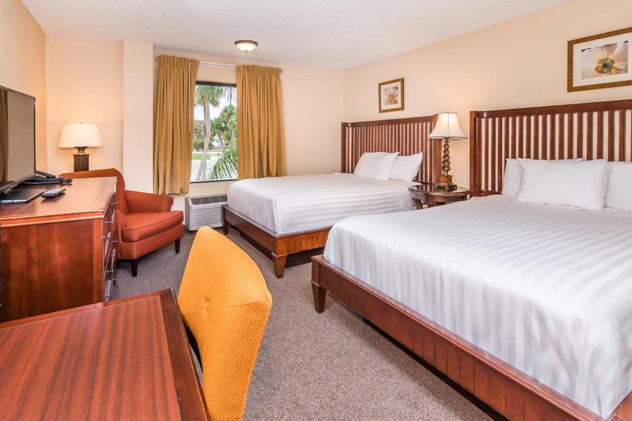 Queen Room with Two Queen Beds - Non-Smoking at Lakeshore Resort and Marina