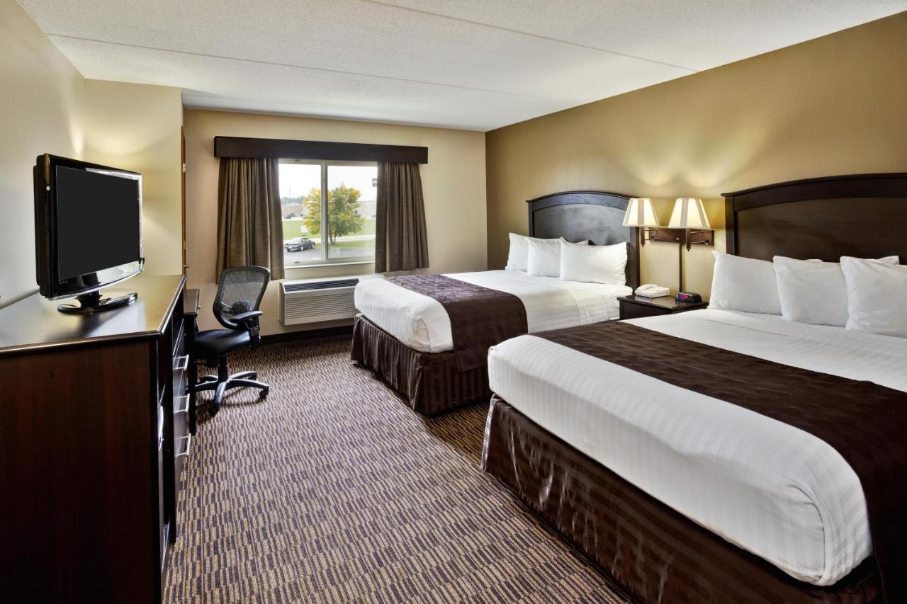 Queen Room - Mobility Access/Non-Smoking at AmericInn by Wyndham Beaver Dam