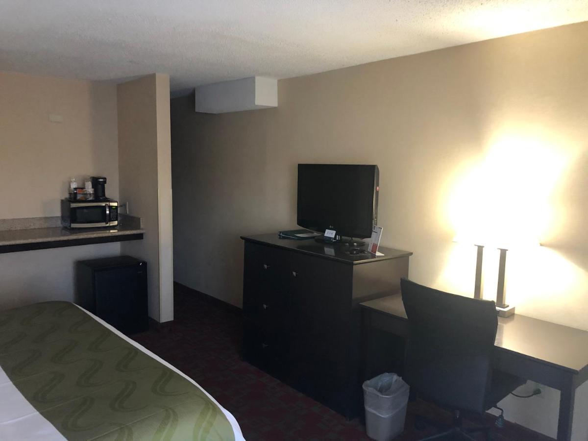King Room - Non-Smoking/Exterior Corridor at Days Inn by Wyndham Shelburne/Burlington