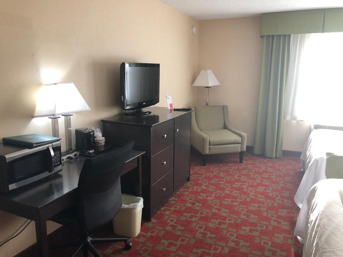 Queen Room with Two Queen Beds - Non-Smoking/Exterior Corridor at Days Inn by Wyndham Shelburne/Burlington