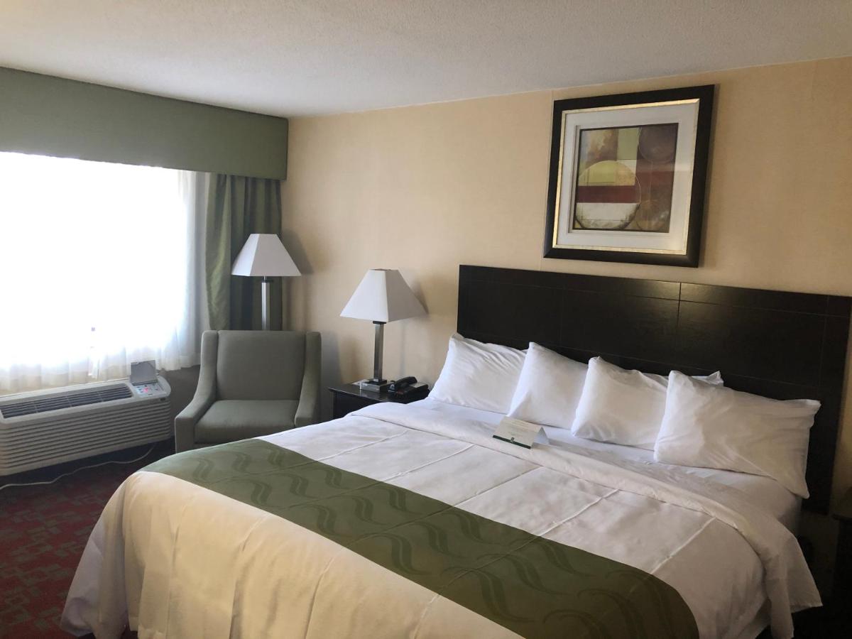 King Room - Non-Smoking/Exterior Corridor at Days Inn by Wyndham Shelburne/Burlington