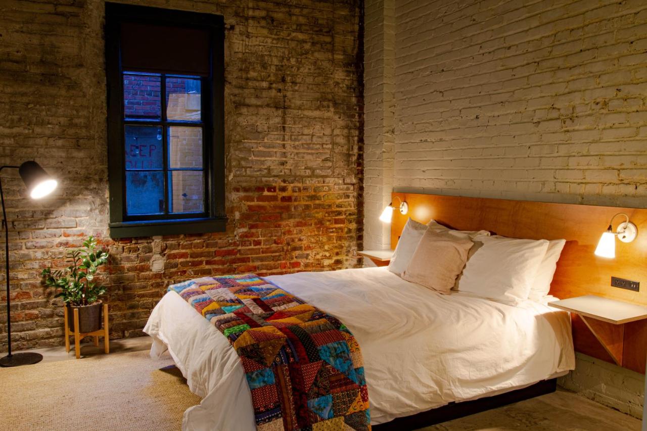 | Travelers Hotel