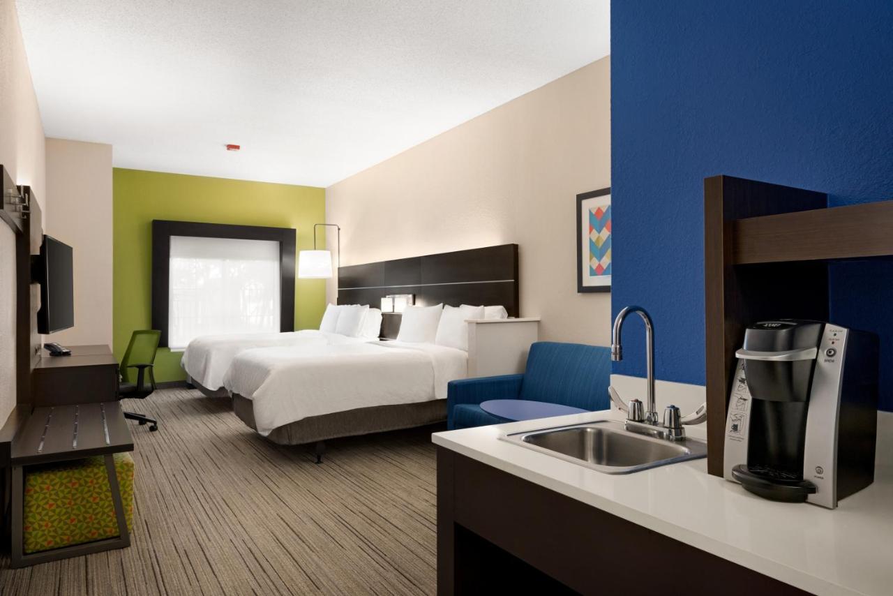 Queen Suite at Holiday Inn Express & Suites McAlester by IHG