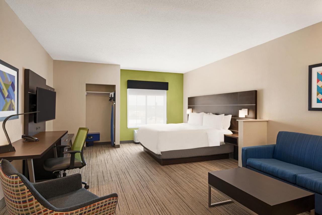 Executive King Suite at Holiday Inn Express & Suites McAlester by IHG