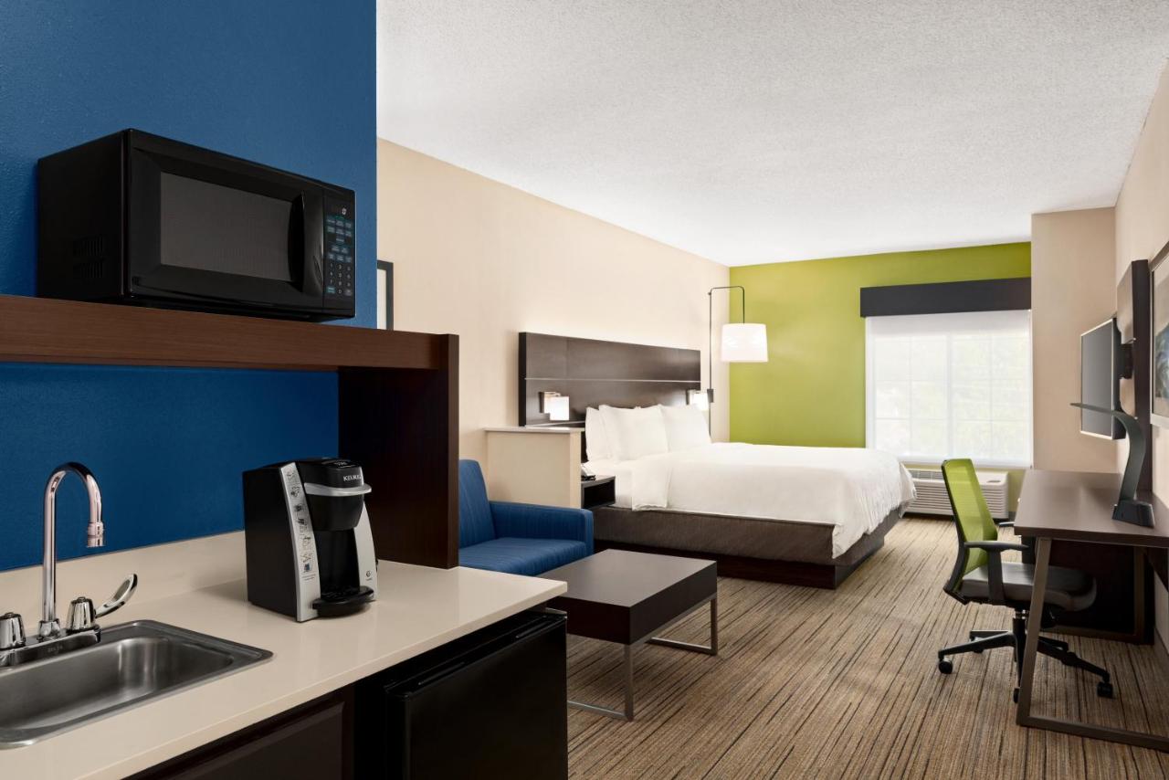 King Suite at Holiday Inn Express & Suites McAlester by IHG