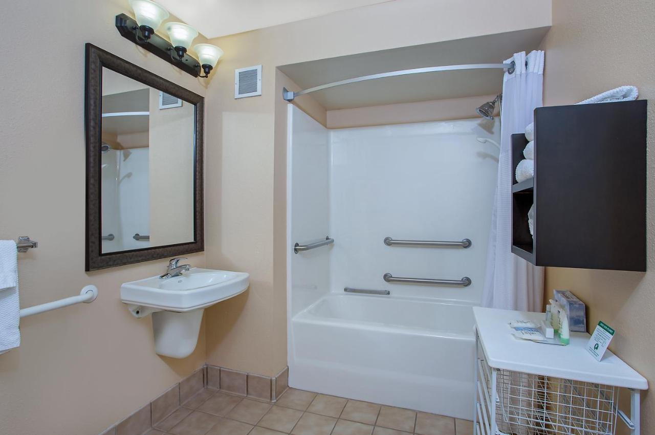 Queen Room - Disability Access Tub at Staybridge Suites Chattanooga Downtown - Convention Center by IHG