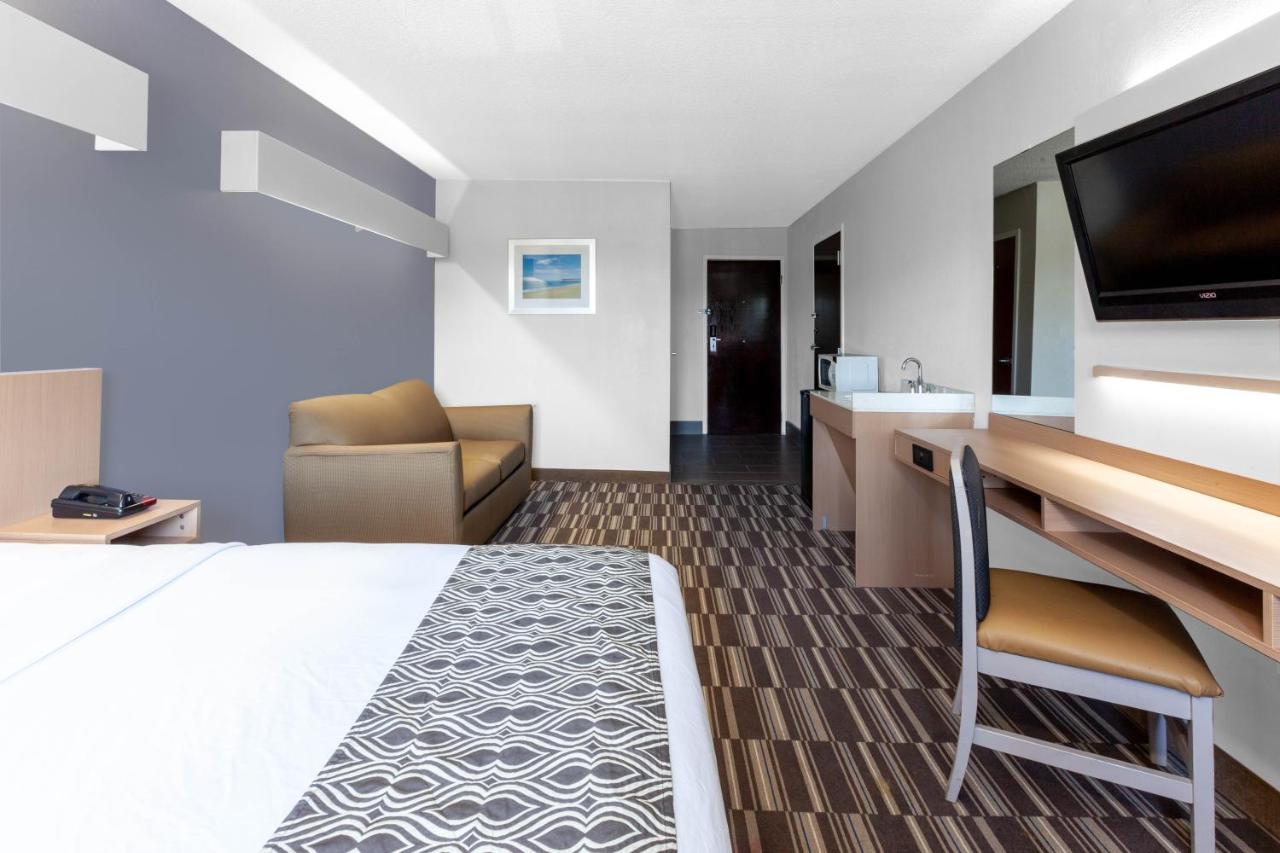 Queen Studio Suite - Non-Smoking at Microtel Inn & Suites by Wyndham Baltimore BWI Airport