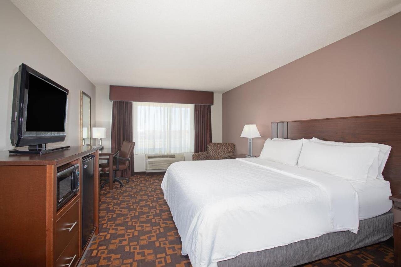 King Room - Non-Smoking at Holiday Inn Express & Suites Yankton by IHG