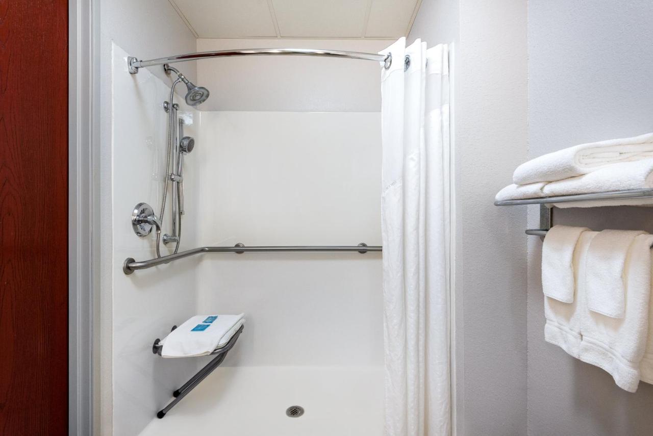 King Room - Mobility Access/Roll in Shower - Non-Smoking at Holiday Inn Express Hillsville by IHG