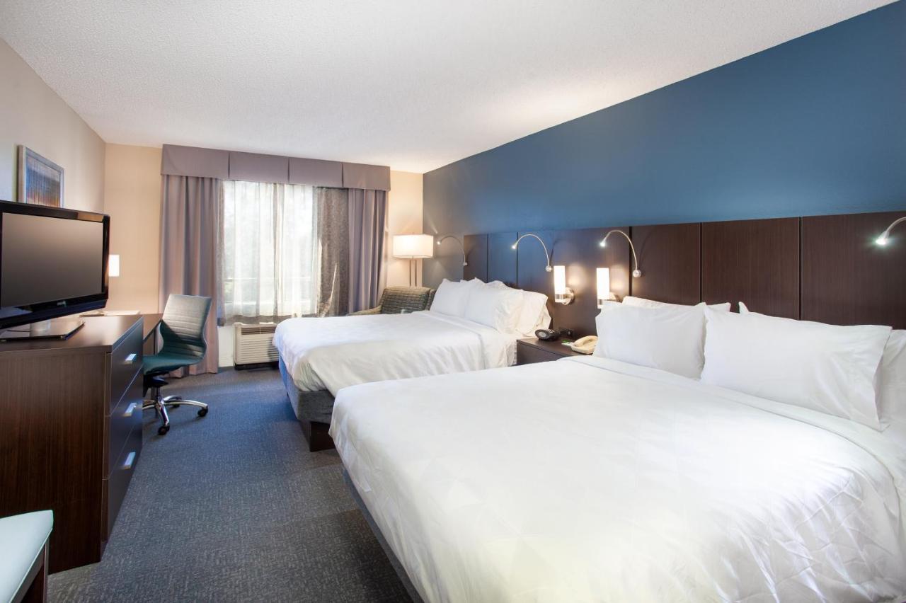 Quadruple Room Two Double Beds with Bath Tub - Disability Access/Non-Smoking at Holiday Inn Hotel & Suites Tallahassee Conference Ctr N by IHG