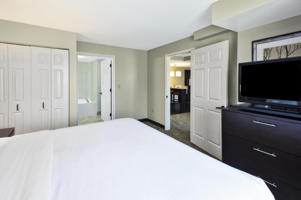 Two-Bedroom Queen Suite - Hearing Accessible - Non-Smoking at Staybridge Suites Cleveland Mayfield Heights Beachwood by IHG