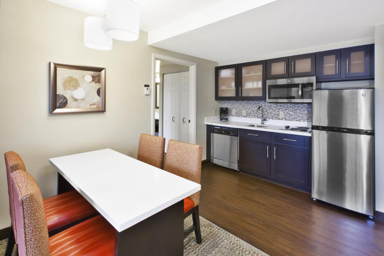 One-Bedroom Queen Suite - Non-Smoking at Staybridge Suites Cleveland Mayfield Heights Beachwood by IHG
