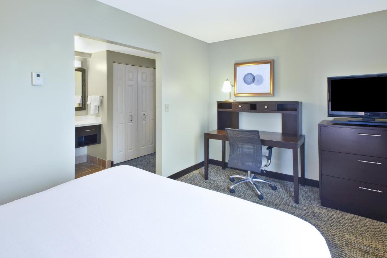 One-Bedroom Queen Suite - Non-Smoking at Staybridge Suites Cleveland Mayfield Heights Beachwood by IHG