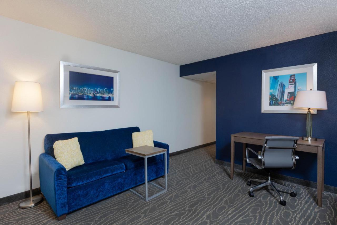 1 King Bed, Accessible Room, Non-Smoking at La Quinta Inn & Suites by Wyndham Secaucus Meadowlands