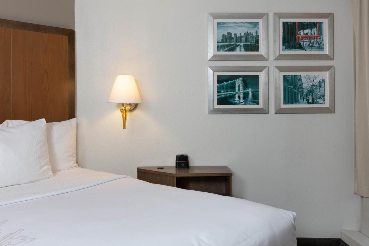 1 King Bed, Accessible Room, Non-Smoking at La Quinta Inn & Suites by Wyndham Secaucus Meadowlands