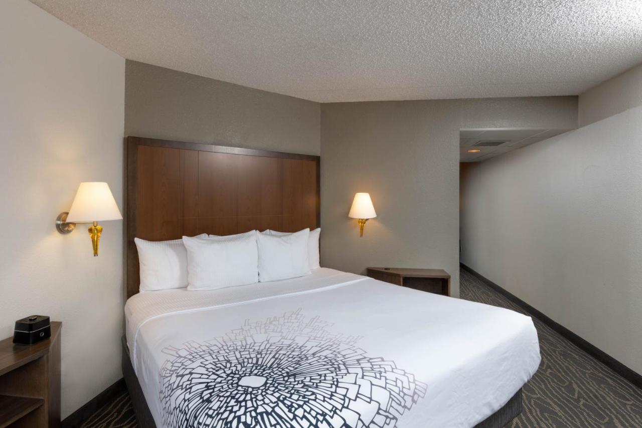 King Suite at La Quinta Inn & Suites by Wyndham Secaucus Meadowlands