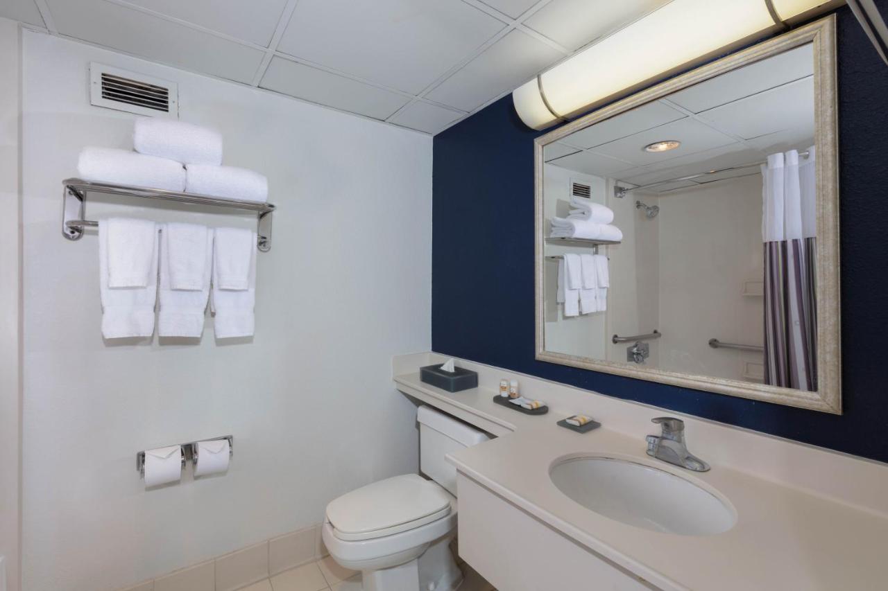 Deluxe Double Room with Sofa Bed at La Quinta Inn & Suites by Wyndham Secaucus Meadowlands