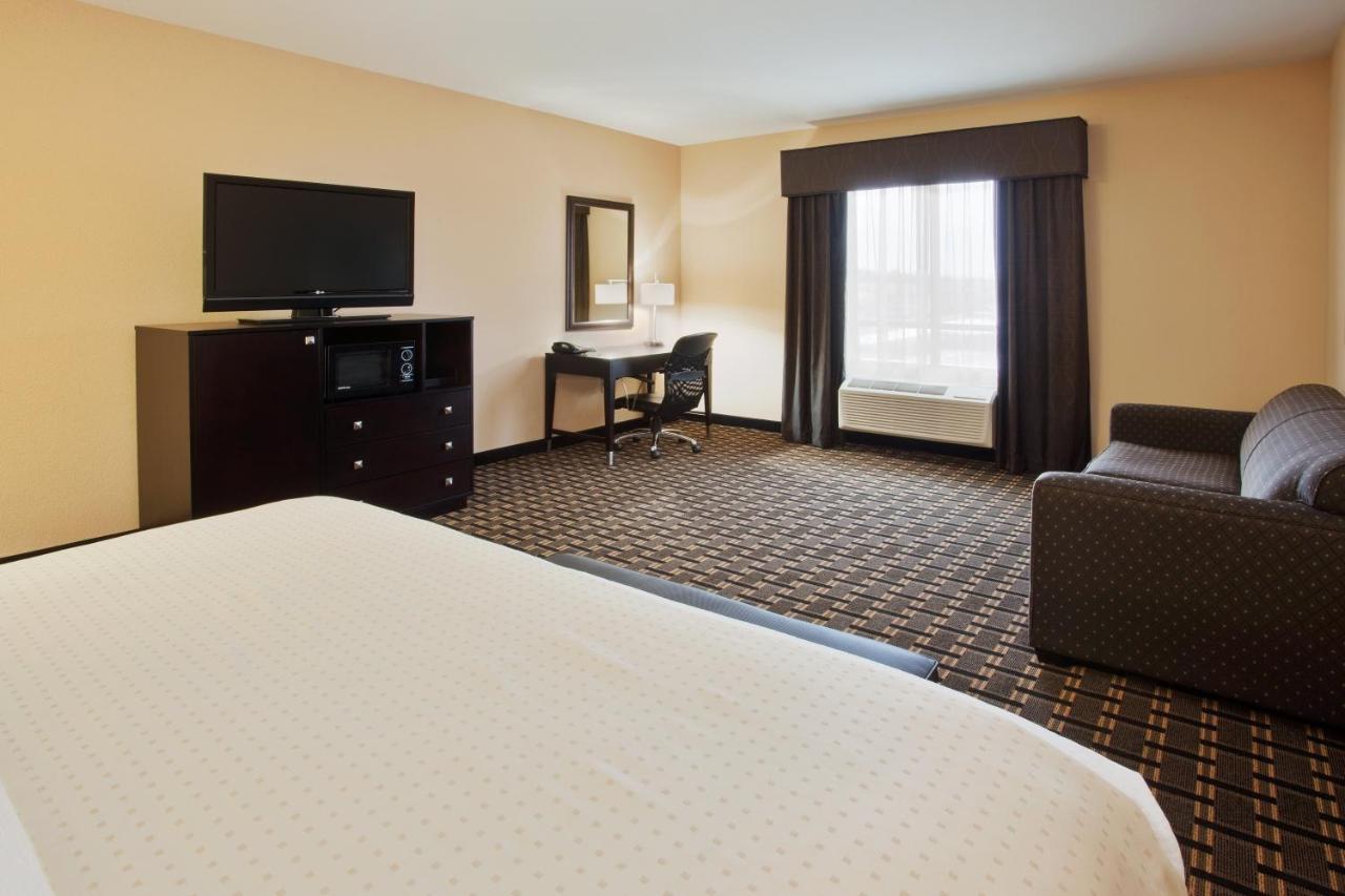 Standard Room at Holiday Inn Arlington NE-Rangers Ballpark, an IHG Hotel