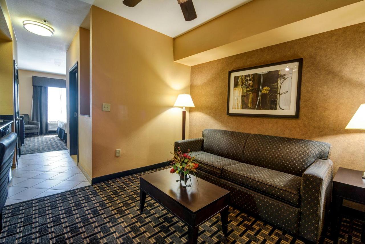 King Suite - Disability Access at Holiday Inn Arlington NE-Rangers Ballpark, an IHG Hotel