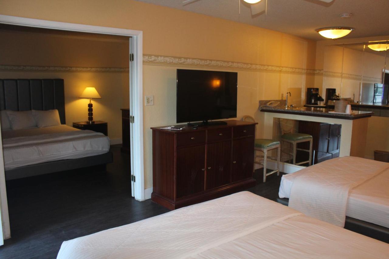 Triple Room at Shalimar Hotel of Las Vegas