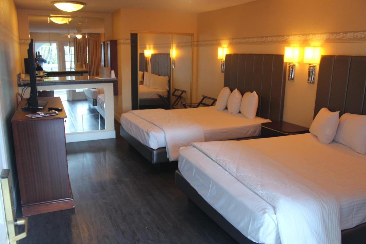 Triple Room at Shalimar Hotel of Las Vegas