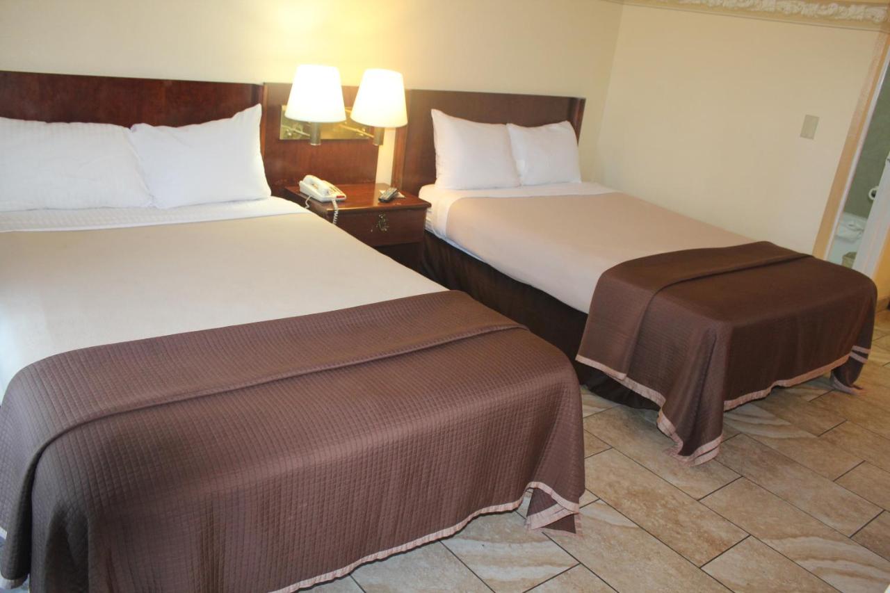 Two Double Beds at Shalimar Hotel of Las Vegas