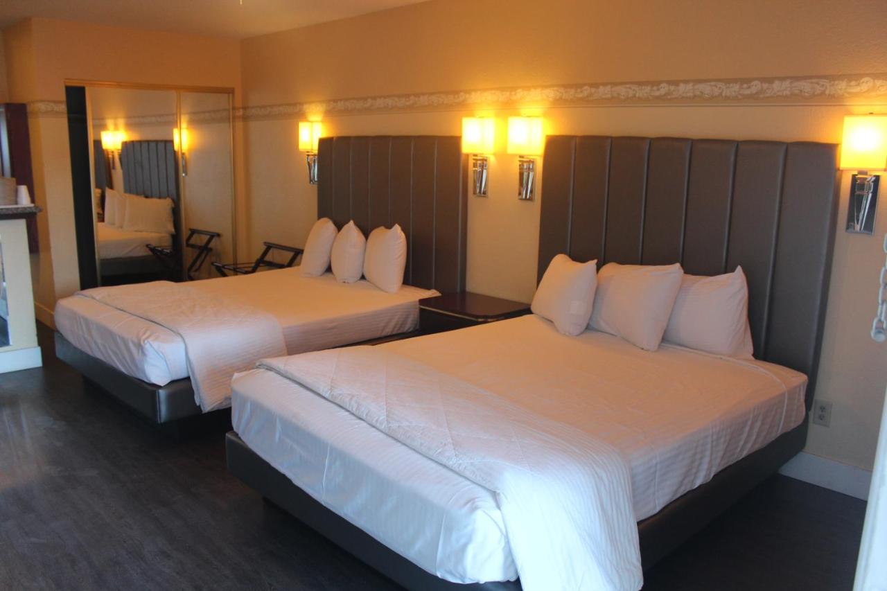 Two Double Beds at Shalimar Hotel of Las Vegas
