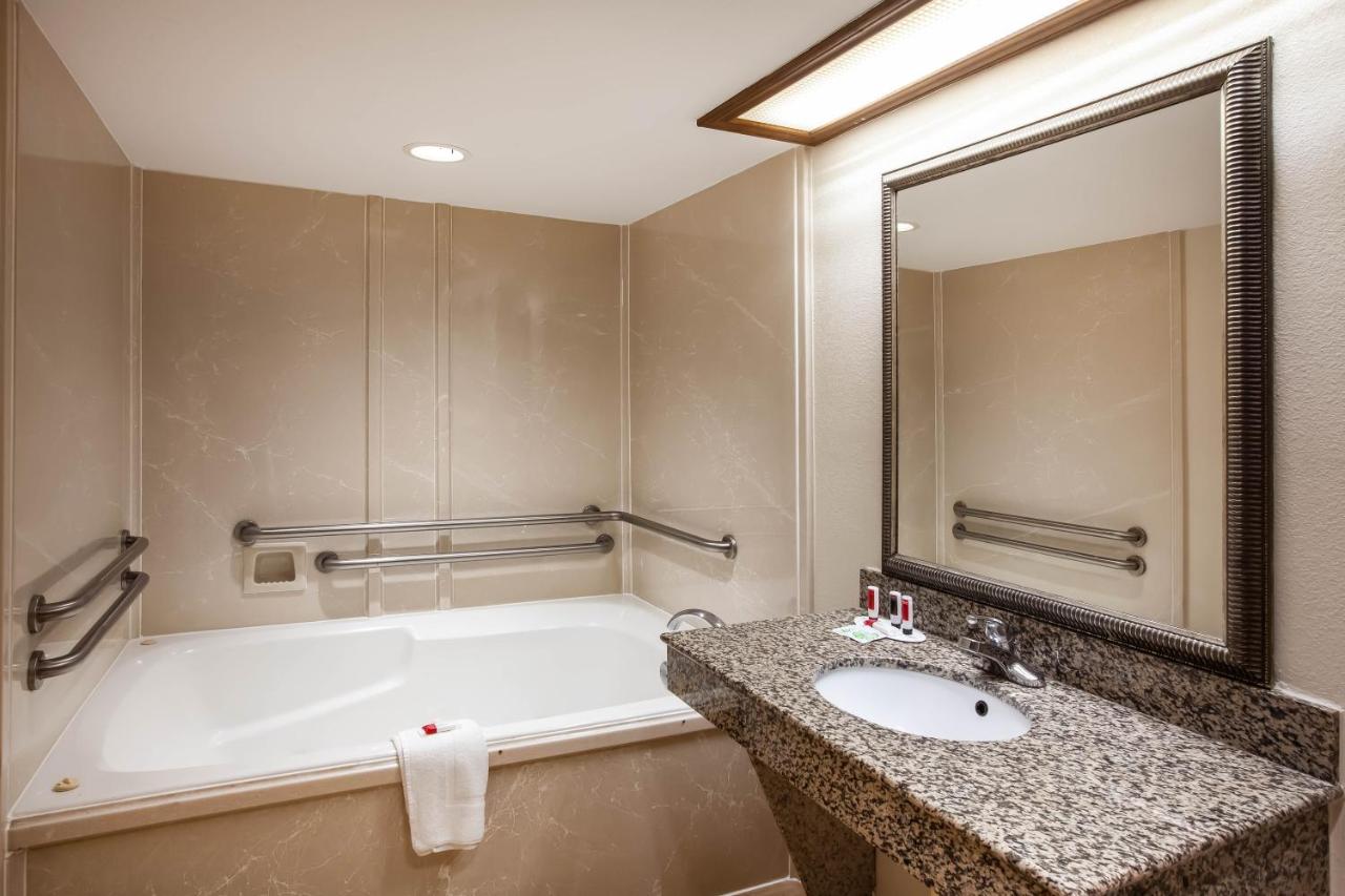 Studio King Suite - Non-Smoking at Days Inn & Suites by Wyndham Tyler