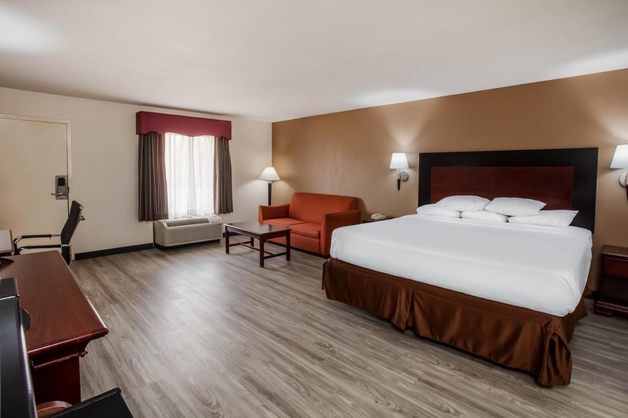 Studio King Suite - Non-Smoking at Days Inn & Suites by Wyndham Tyler