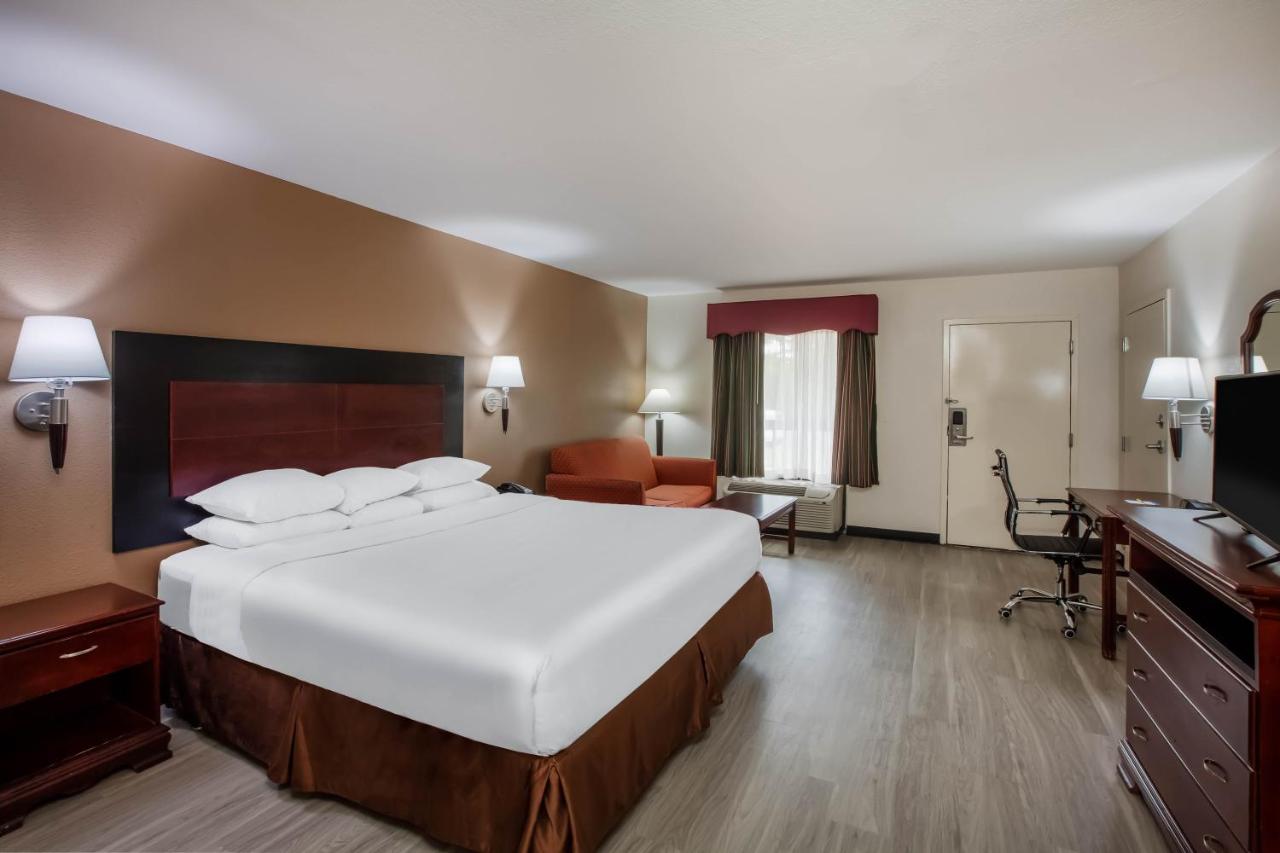 King Room - Disability Access at Days Inn & Suites by Wyndham Tyler