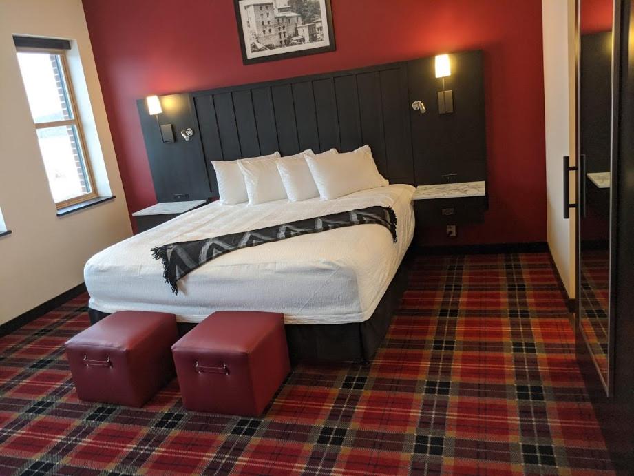 Accessible King at Water Street Inn