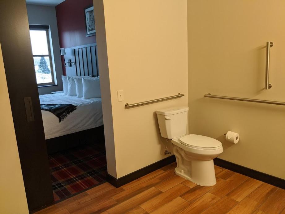 Accessible King at Water Street Inn