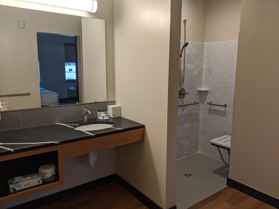 Accessible King at Water Street Inn