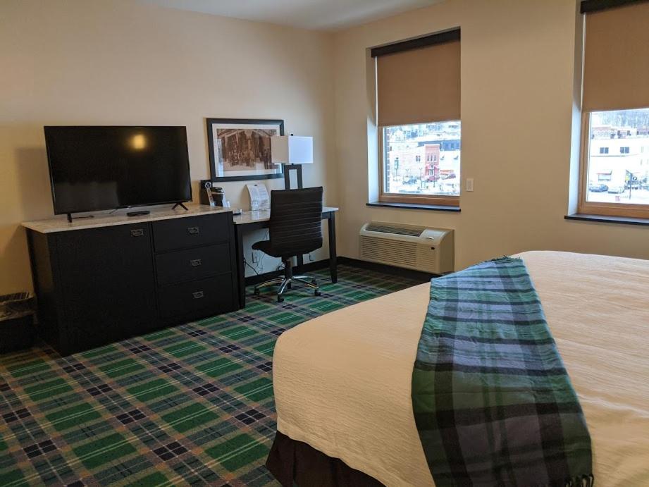 Accessible King at Water Street Inn