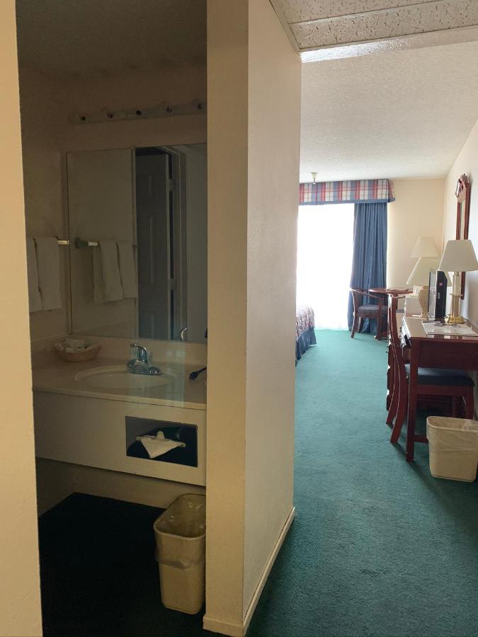 2 Queen Beds Non-Smoking at Hardman House Inn & Suites