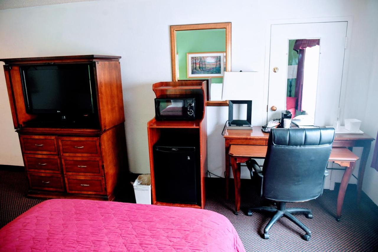 Double Room with Two Double Beds - Non-Smoking at Douglas Inn & Conference Center