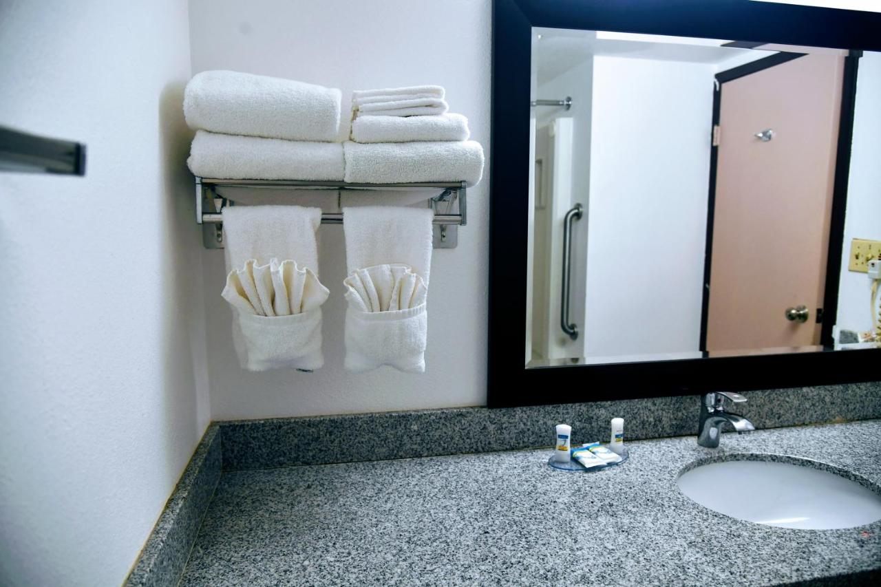 Double Room with Two Double Beds - Non-Smoking at Douglas Inn & Conference Center