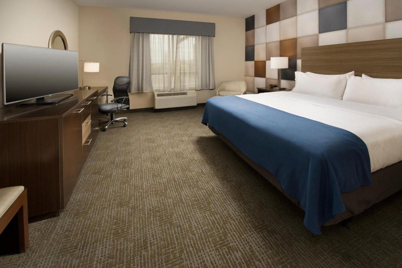 King Room - Mobility Access Tub - Non-Smoking at Holiday Inn Express & Suites Waco South by IHG