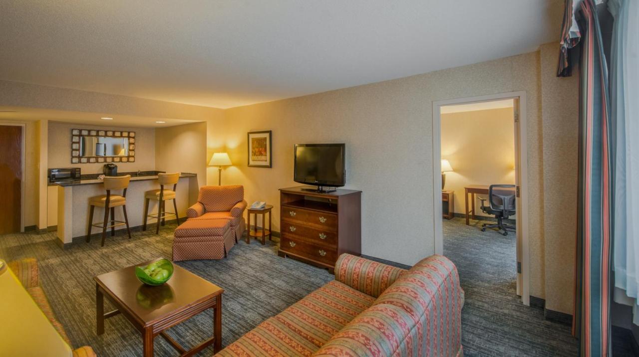 King Suite - Non-Smoking at Holiday Inn Arlington at Ballston, an IHG Hotel