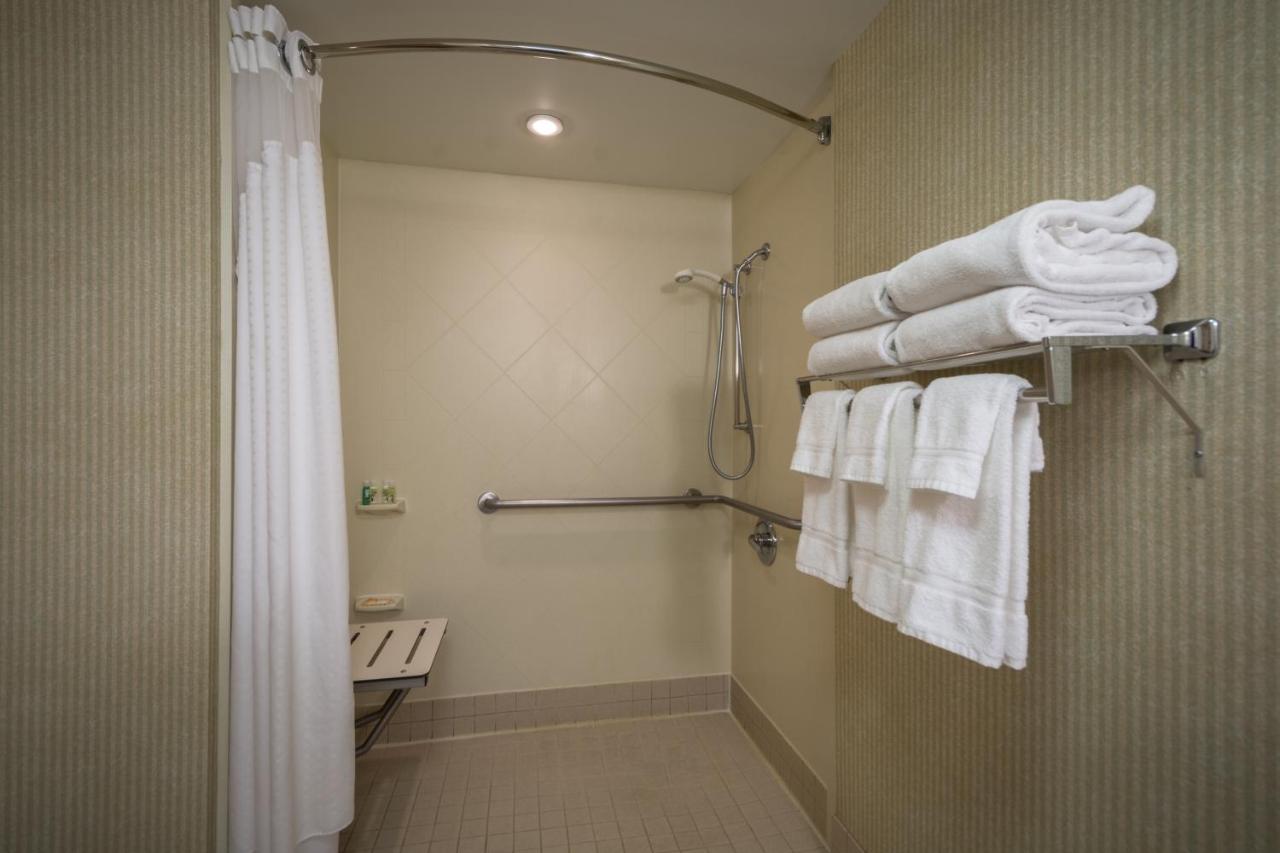 Twin Room - Mobility Access at Holiday Inn Arlington at Ballston, an IHG Hotel