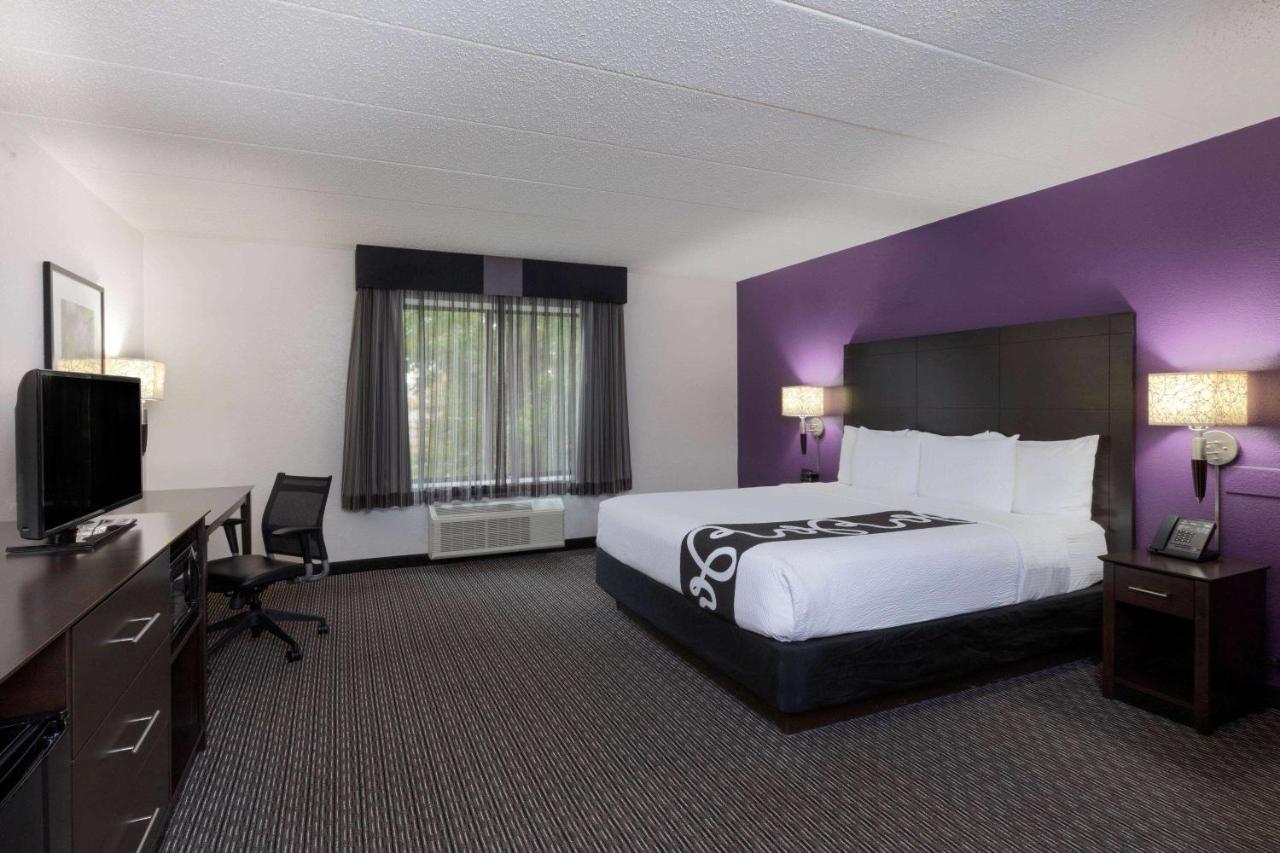 King Room - Disability Access at La Quinta Inn & Suites by Wyndham Clifton/Rutherford